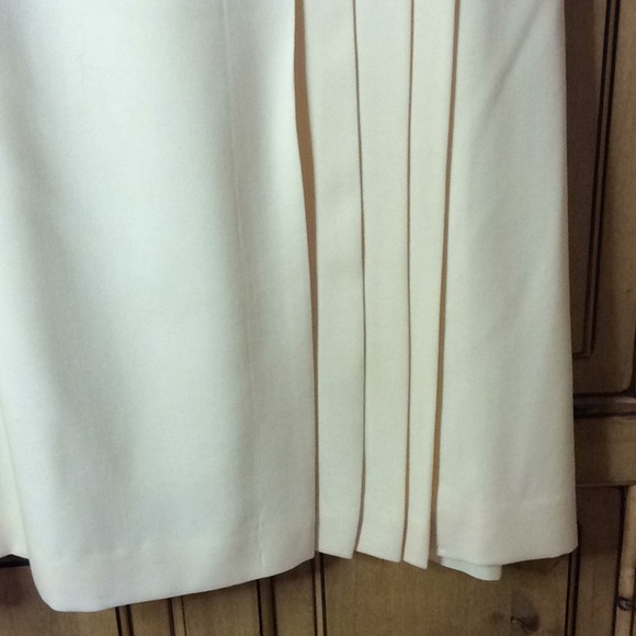 FINAL SALE PRICE Breeches Pleated Yellow Wrap Skirt in Sz 8 - Picture 3 of 7